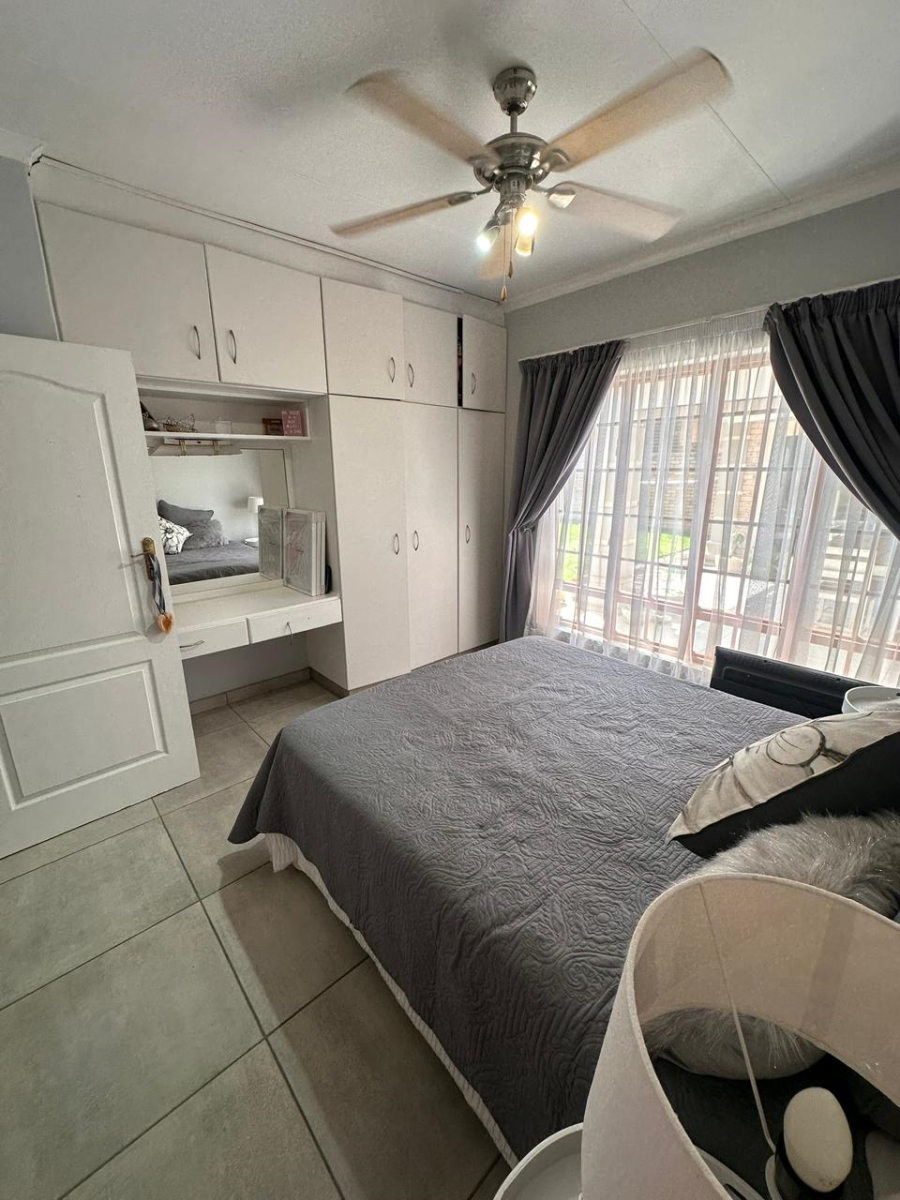 To Let 3 Bedroom Property for Rent in Flamwood North West